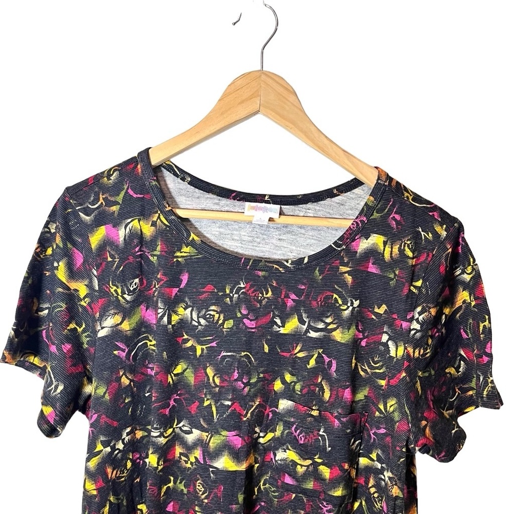 LuLaRoe Unicorn!! Black Carly Tribal Roses Dress Size Large - Picture 3 of 7
